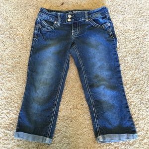 “Short & Sexy Series” Capri jeans.